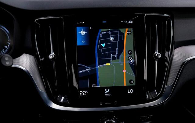 Volvo V60 2.0 T8 AWD 287kW/390pk Aut8 Recharge R-Design ADAPT.CRUISE + NAVI SENSUS + BLIS+ LANE ASSIST + MEMORY STOEL + KEYLESS ENTRY&GO + SPORTSTOELEN + LEDER/GAASSTOF + STANDKACHEL + ON-CALL + PARKSENSOREN + 18" LM-VELGEN!!