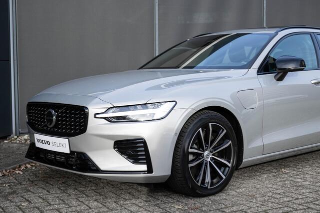 Volvo V60 T6 Plug-in hybrid AWD Plus Dark | Verwarmbare Voorstoelen (met geheugen) | Stuurwiel en Achterbank | Semi-Elektrische Trekhaak | Verwarmbare Voorruit | Premium Audio by Harman Kardon | 360-Camera
