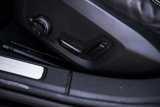 Volvo V60 2.0 T6 Plug-in hybrid AWD Plus Dark | Long range| Panorama dak | Adaptieve cruise control | Elektrisch verstelbare voorstoelen | Stoel/stuur verwarming |