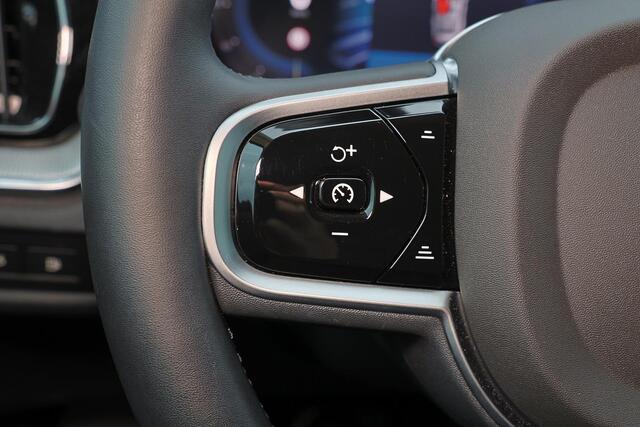 Volvo V60 T6 Recharge AWD Plus Dark - IntelliSafe Assist & Surround - 360º Camera - Harman/Kardon audio - Adaptieve LED koplampen - Verwarmde voorstoelen, stuur & achterbank - Parkeersensoren voor & achter - Elektr. bedienb. voorstoelen met geheugen - Extra getint