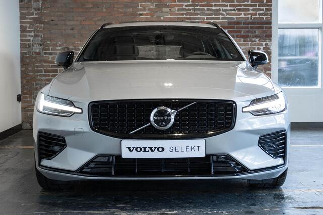 Volvo V60 T6 Plug-in hybrid AWD Plus Dark | Verwarmbare Voorstoelen (met geheugen), Stuurwiel en Achterbank | Semi-Elektrische Trekhaak | Verwarmbare Voorruit | Premium Audio by Harman Kardon | 360-Camera