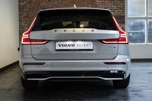 Volvo V60 T6 Plug-in hybrid AWD Plus Dark | Verwarmbare Voorstoelen (met geheugen), Stuurwiel en Achterbank | Semi-Elektrische Trekhaak | Verwarmbare Voorruit | Premium Audio by Harman Kardon | 360-Camera