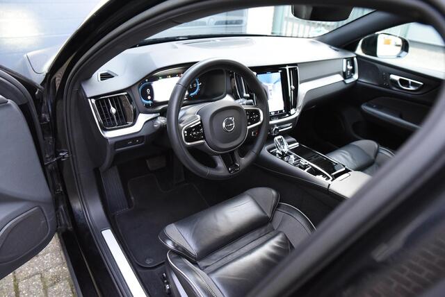 Volvo V60 2.0 T8 Plug-in hybrid AWD Plus Dark