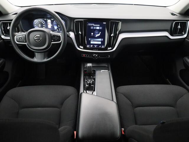 Volvo V60 2.0 B3 Momentum | CAMERA | KEYLESS | STOEL- EN STUURVERW. | TREKHAAK
