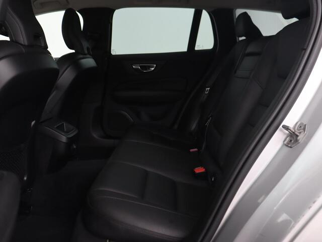 Volvo V60 2.0 T5 Momentum | 1e eigenaar | Leder | Trekhaak | Adaptive cruise | Stoelverwarming | Carplay | Navigatie | 18'' | Climate control | Parkeerhulp