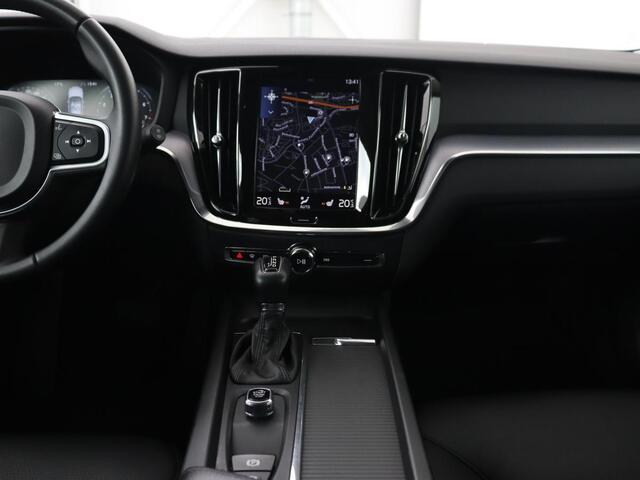 Volvo V60 2.0 T5 Momentum | 1e eigenaar | Leder | Trekhaak | Adaptive cruise | Stoelverwarming | Carplay | Navigatie | 18'' | Climate control | Parkeerhulp