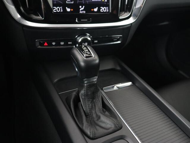 Volvo V60 2.0 T5 Momentum | 1e eigenaar | Leder | Trekhaak | Adaptive cruise | Stoelverwarming | Carplay | Navigatie | 18'' | Climate control | Parkeerhulp