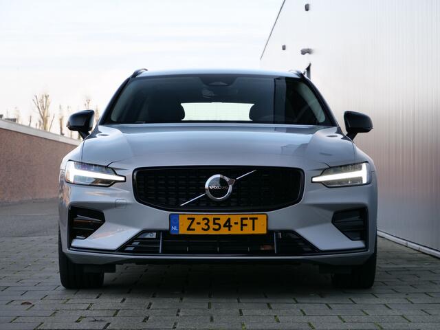 Volvo V60 2.0 B3 164pk Plus Dark Automaat Trekhaak / Camera / Adaptive cruise / Stoelverwarming