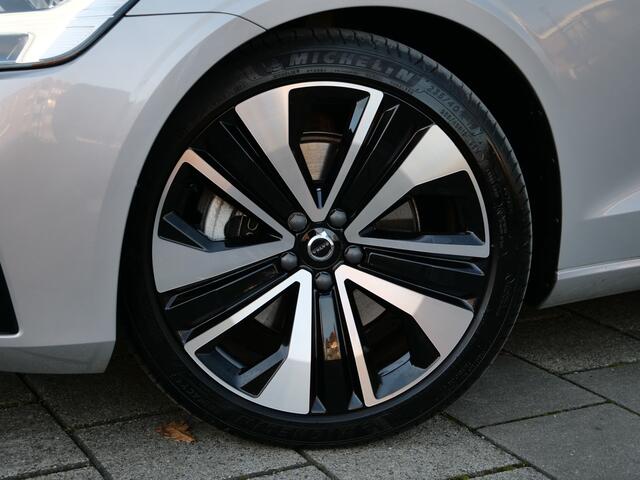 Volvo V60 2.0 B3 164pk Plus Dark Automaat Trekhaak / Camera / Adaptive cruise / Stoelverwarming