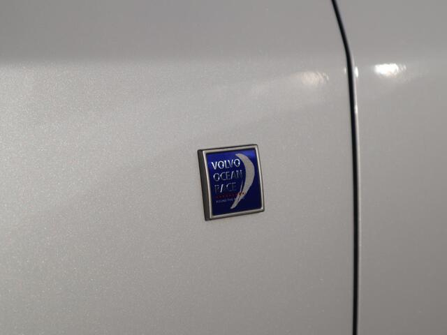 Volvo V60 1.5 T3 Ocean Race | Volledig dealeronderhouden| Schuif-/ kanteldak| Afneembare trekhaak| Verwarmbare voorstoelen| Standkachel| Parkeersensoren voor + achter| Achteruitrijcamera| Bochtverlichting|