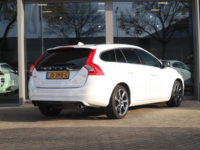 Volvo V60 1.5 T3 Ocean Race | Volledig dealeronderhouden| Schuif-/ kanteldak| Afneembare trekhaak| Verwarmbare voorstoelen| Standkachel| Parkeersensoren voor + achter| Achteruitrijcamera| Bochtverlichting|