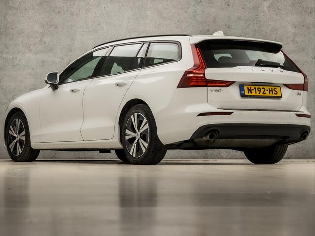 Volvo V60 2.0 B3 Sport 177Pk Automaat (APPLE CARPLAY, GROOT NAVI, STUUR/STOELVERWARMING, GETINT GLAS, ADAPTIVE CRUISE, SPORTSTOELEN, TREKHAAK, PARKEERSENSOREN, NIEUWSTAAT)
