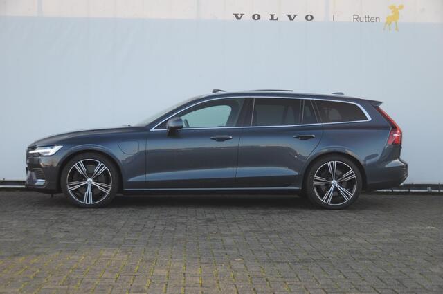 Volvo V60 T6 340PK Automaat Recharge AWD Inscription / Bowers en Wilkins / Adaptieve cruise control/ Panoramadak/ 19" velgen/ BLIS/ Trekhaak/ Stoel en stuurwielverwarming/ Parkeersensoren met 360 Camera/ Elektrische stoelen met geheugen/ Apple carplay/ Keyless ent