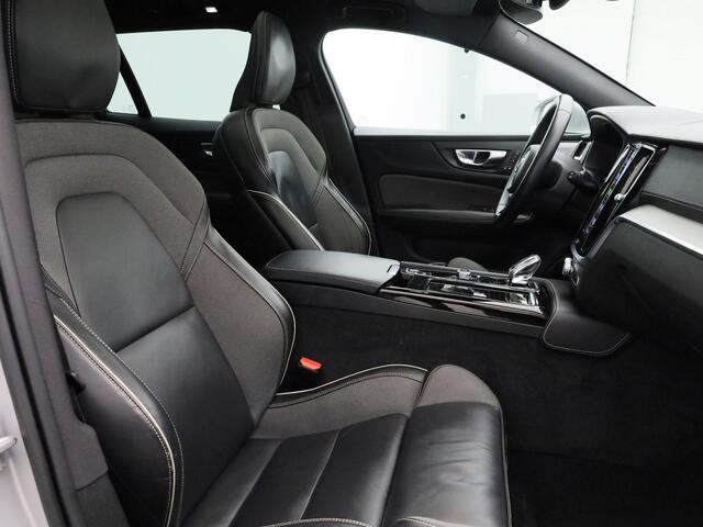 Volvo V60 2.0 T6 Plug-in hybrid AWD Ultimate Bright LONG RANGE | PANO | B&W | HUD | CAMERA | MEMORY | KEYLESS | STOEL- EN STUURVERW.