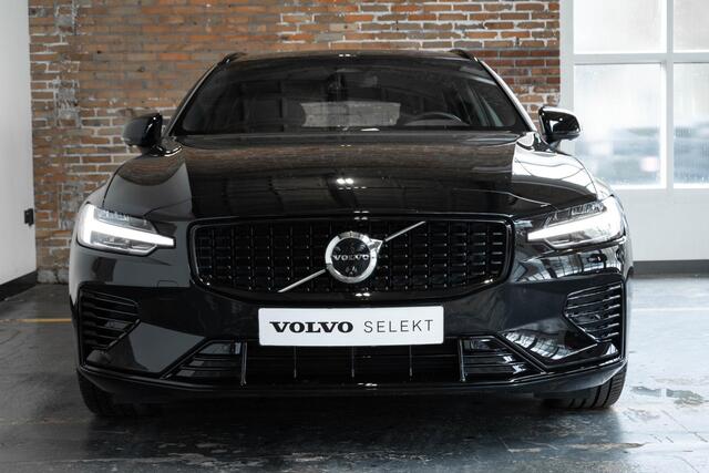 Volvo V60 T6 Plug-in hybrid AWD Plus Dark | Adaptive Cruise Control | 360° Parkeercamera | BLIS | Stoelverwarming | Stuurwielverwarming | Wegklapbare trekhaak | Harman Kardon Premium Audio | Google infotainment | Parkeersensoren voor + achter