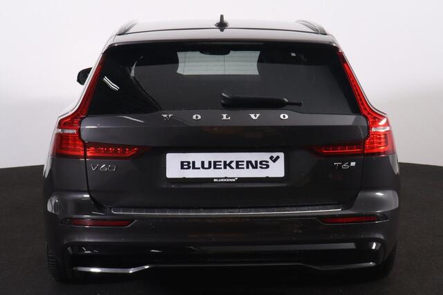 Volvo V60 T6 Recharge AWD Plus Dark - IntelliSafe Assist & Surround - 360º Camera - Harman/Kardon audio - Adaptieve LED koplampen - Verwarmde voorstoelen, stuur & achterbank - Parkeersensoren voor & achter - Elektr. bedienb. voorstoelen met geheugen - Extra getint 