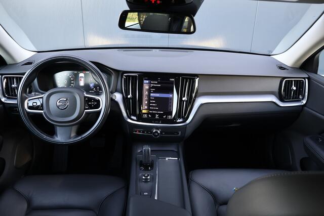 Volvo V60 2.0 B3 Momentum Advantage | Automaat | Leer | Stoelverwarming | Camera | 1e eigenaar | Dealer onderhouden