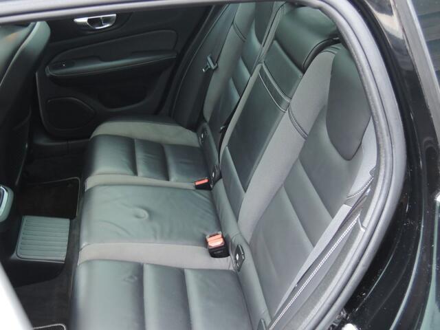 Volvo V60 2.0 T8 TE AWD R-DESIGN