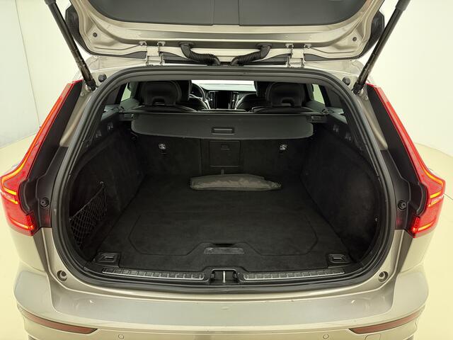 Volvo V60 B3 177pk R-Design / Adapt. Cruise / BLIS / Elektr. Bestuurdersstoel / Stoel + Stuurw. Verwarming / Sportstoelen / Elektr. Achterklep / PDC + Camera / DAB / Getint glas / 18'' / Keyless /