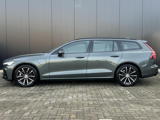 Volvo V60 2.0 T6 Plug-in hybrid AWD Plus Dark Adaptieve cruise control / BLIS / 360 camera / elektr. verst. Contourstoelen / stuur-,stoel-, voorruit verw. / Harman Kardon audio / Trekhaak / Keyless drive / All season banden