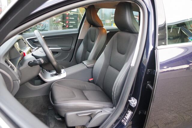 Volvo V60 2.0 D2 Momentum, Trekhaak, Stoelverwarming, Navigatie