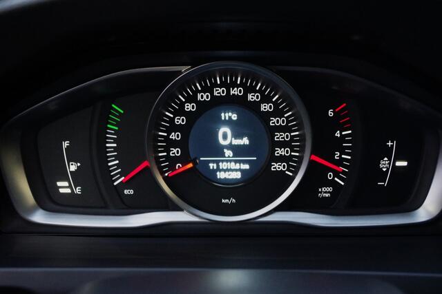 Volvo V60 2.0 D2 Momentum, Trekhaak, Stoelverwarming, Navigatie