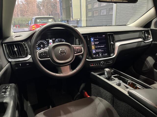 Volvo V60 B3 Momentum | Trekhaak | Stoel+Stuurverwarming | Getint Glas | 19 Inch