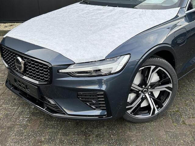 Volvo V60 2.0 T8 Plug-in hybrid AWD Plus Perform. Ed. Dark Pano dak / Head-up display / Visual park assist / Extra getint glas / 19"triplesp wielen / Nappa-open grit contourstoelen