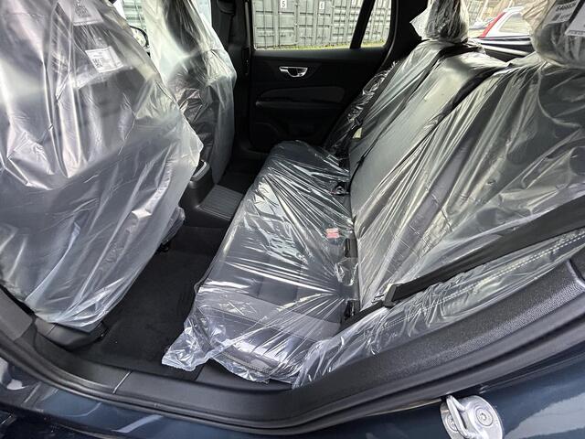 Volvo V60 2.0 T8 Plug-in hybrid AWD Plus Perform. Ed. Dark Pano dak / Head-up display / Visual park assist / Extra getint glas / 19"triplesp wielen / Nappa-open grit contourstoelen