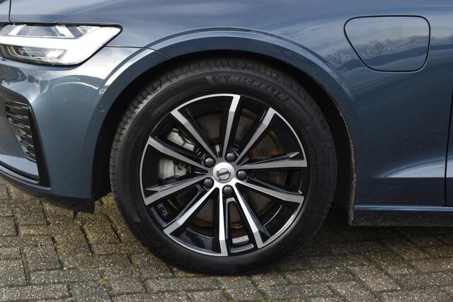 Volvo V60 T6 AWD 350PK Plug-in Hybrid Plus Dark | Trekhaak | H&K | 360 Camera| Blis | ACC | Leder | Stuurverwarming