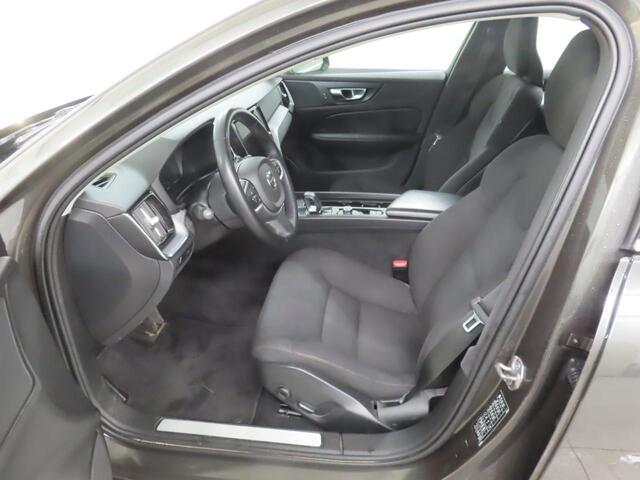 Volvo V60 2.0 B4 Momentum Business 2e-Eig. & Keurig-Onderh. BOVAG-Garantie. NL-Auto.