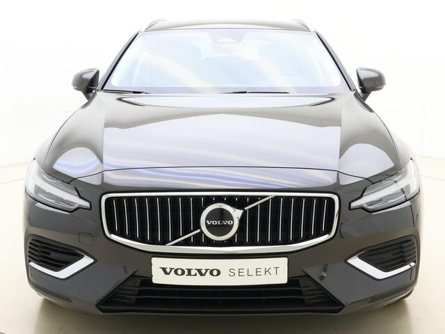 Volvo V60 T6 350pk AWD Essential Edition Bright / Voorraadkorting ¤8000,- / Blond leder / ACC / PDC V+A / Camera / Stoel/- en stuurverwarming / 19'' Velgen / Getint glas /