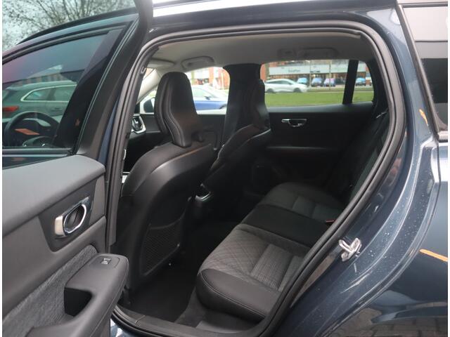 Volvo V60 2.0 B3 Momentum Advantage