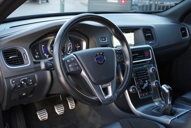 Volvo V60 2.0 T4 190 PK R-Design, Trekhaak, Xenon, Keyless, Memory, Carplay, Camera