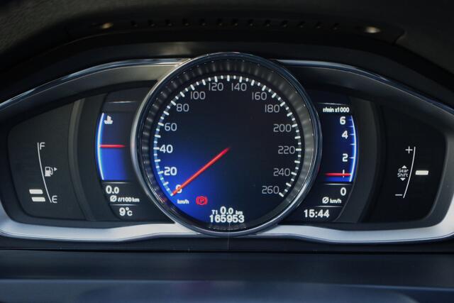 Volvo V60 2.0 T4 190 PK R-Design, Trekhaak, Xenon, Keyless, Memory, Carplay, Camera