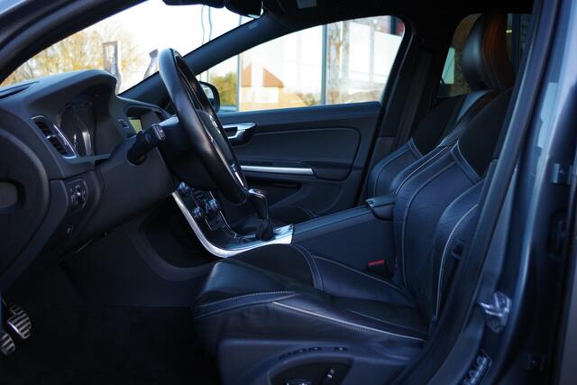 Volvo V60 2.0 T4 190 PK R-Design, Trekhaak, Xenon, Keyless, Memory, Carplay, Camera