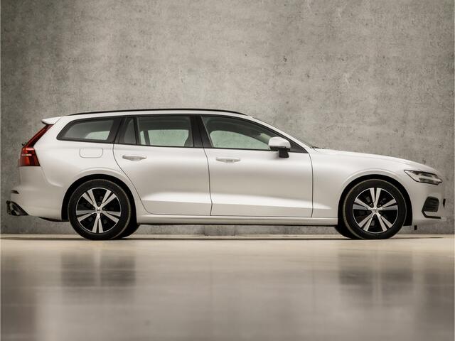 Volvo V60 2.0 B3 Sport 177Pk Automaat (APPLE CARPLAY, GROOT NAVI, TREKHAAK, CAMERA, SPORTSTOELEN, ADAPTIVE CRUISE, LED KOPLAMPEN, NIEUWSTAAT)