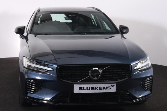 Volvo V60 T6 Recharge AWD Plus Dark Intellisafe Assist & Suround - 360° Camera - Harman/Kardon Audio - Verwarmbare voorstoelen, stuur & achterbank - Parkeersensoren voor & achter - Elektrisch verstelbare voorstoelen - Trekhaak wegklapbaar - Verwarmbare voorruit