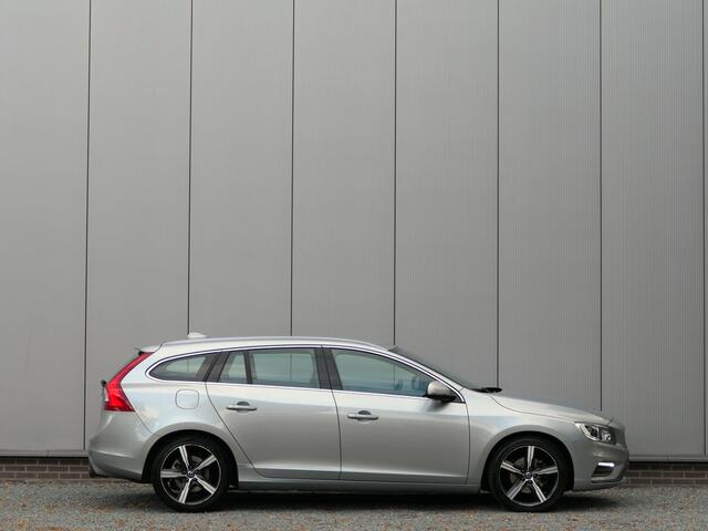 Volvo V60 T3 AUT 12 MND garantie R-Design Xenon / Standkachel / Cruise con