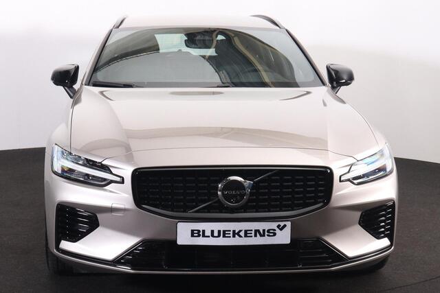Volvo V60 T6 Recharge AWD Plus Dark - IntelliSafe Assist & Surround - 360º Camera - Harman/Kardon audio - Verwarmde voorstoelen, stuur & achterbank - Parkeersensoren voor & achter - Elektr. bedienb. voorstoelen met geheugen - Elektr. inklapbare trekhaak - 18' LMV