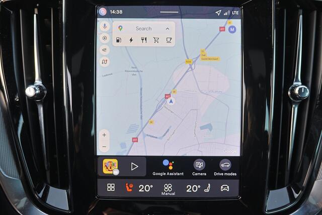 Volvo V60 T6 Recharge AWD Plus Dark - IntelliSafe Assist & Surround - 360º Camera - Harman/Kardon audio - Verwarmde voorstoelen, stuur & achterbank - Parkeersensoren voor & achter - Elektr. bedienb. voorstoelen met geheugen - Elektr. inklapbare trekhaak - 18' LMV