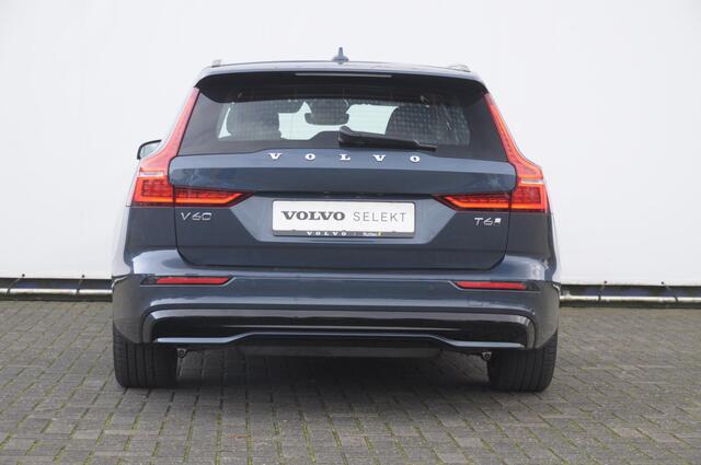 Volvo V60 T6 350PK Automaat AWD Plus Dark / Adaptive cruise control / Elektrische stoelen / Harman Kardon audio / Trekhaak / Pilot assist / BLIS / Stoel en stuur verwarming / Elektrische achterklep / Parkeersensoren met 360 camera / Google infotainment