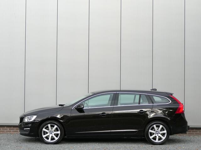 Volvo V60 T2 AUT Momentum Trekhaak / Xenon / Navi / Cruise control