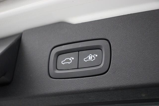 Volvo V60 2.0 B3 Momentum Business Automaat - Carplay, Digital Cockpit