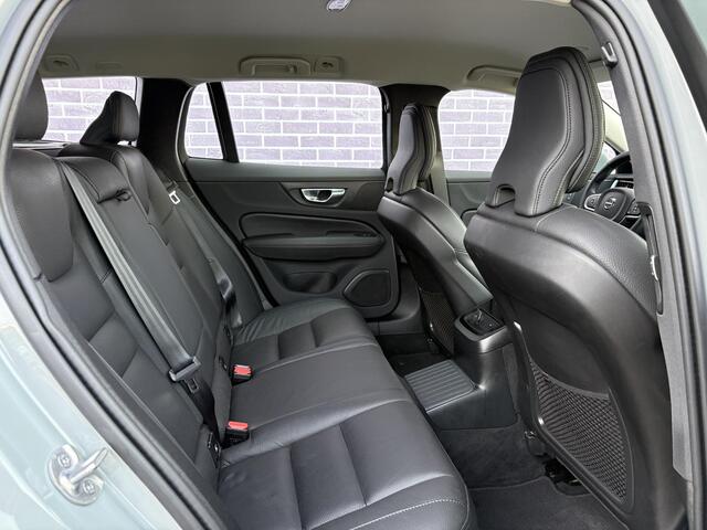 Volvo V60 2.0 T6 Plug-in hybrid AWD Essential Bright | Leder | Adaptieve cruise | BLIS | Stoelverwarming voor en achter | Stuurverwarming | Trekhaak |