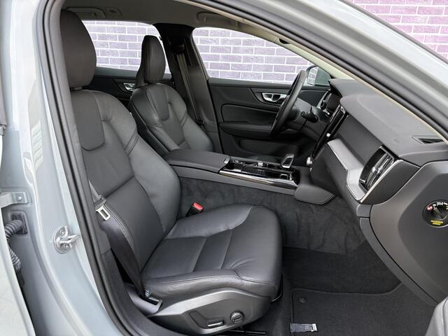 Volvo V60 2.0 T6 Plug-in hybrid AWD Essential Bright | Leder | Adaptieve cruise | BLIS | Stoelverwarming voor en achter | Stuurverwarming | Trekhaak |