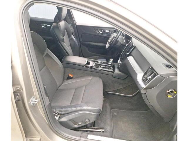 Volvo V60 2.0 T6 Recharge 340 pk AWD Momentum Pro Navigatie Trekhaak Panoramadak Head Up Camera Dab Carplay Getint Glas NL Auto