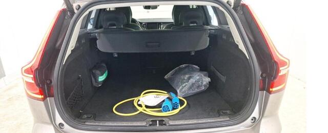 Volvo V60 2.0 T6 Recharge 340 pk AWD Momentum Pro Navigatie Trekhaak Panoramadak Head Up Camera Dab Carplay Getint Glas NL Auto