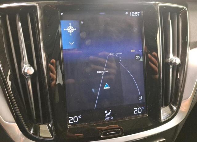 Volvo V60 2.0 T6 Recharge 340 pk AWD Momentum Pro Navigatie Trekhaak Panoramadak Head Up Camera Dab Carplay Getint Glas NL Auto