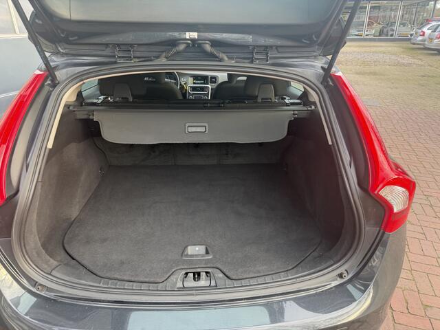 Volvo V60 2.0 D2 Kinetic Bj 2016 Dealer onderhouden Zuinige diesel